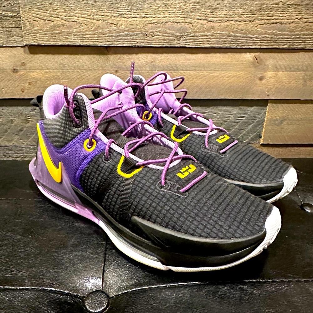 Nike LeBron Witness VII Basketball Shoes 10.5